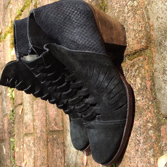 🦋🏵️🦋Free People Suede Booties - Picture 4 of 12
